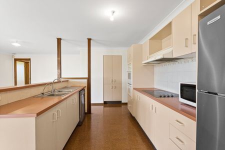 Two Bedroom House - Electricity & Water Usage Included - Photo 2