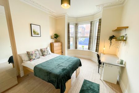 6 Bed Detached House, Cambridge Road, SO14 - Photo 4