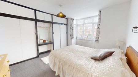 1 bedroom in a house share to rent - Photo 3