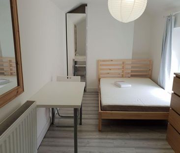 4 bedroom terraced house to rent - Photo 5