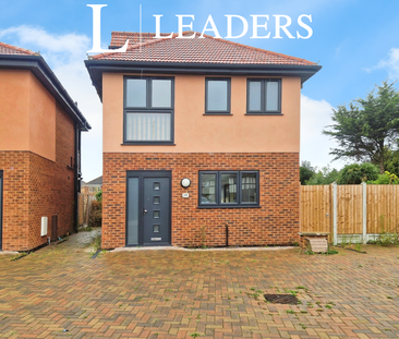 4 bedroom house to rent Station Approach, SS8 - Photo 3