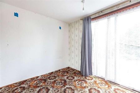 Trinidad Gardens, Dagenham, Essex, RM10 - Photo 2