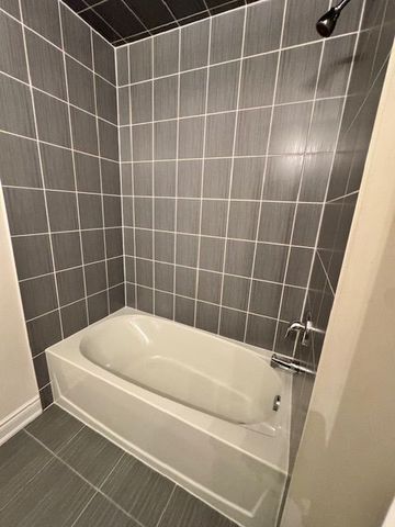 For Lease - 19 Tarmola Park Court, Toronto, Ontario - Photo 3