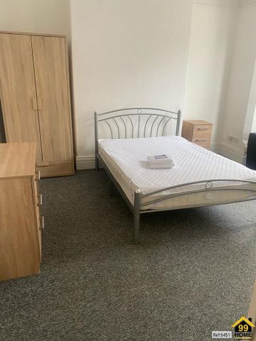 6 bedroom detached house to rent - Photo 5