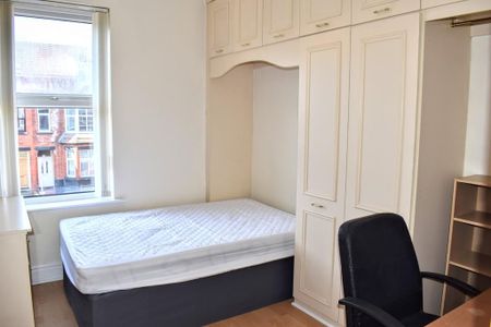 1 bedroom in a house share to rent - Photo 5