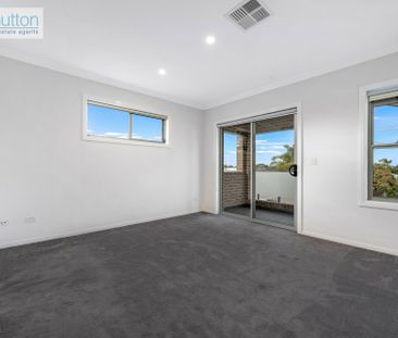 52 Doyle Rd, Revesby NSW 2212 - House For Rent | Domain - Photo 2