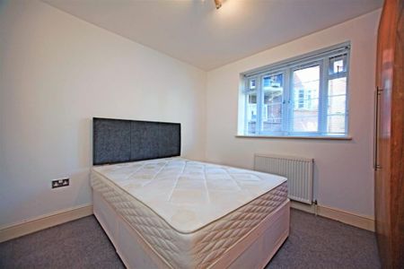 3 Bed Flat, Beaufort Park, NW11 - Photo 2