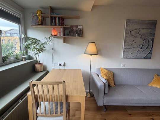 Edit Mon–Fri Double Room, Studio Feel with Private Balcony in Notting Hill - Photo 1