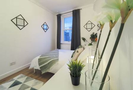 Hammersmith Road, LONDON - Photo 3