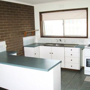 Low Maintenance Unit! - Photo 2