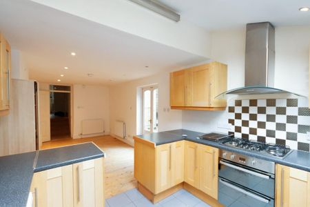 Room in a Shared House, Dalmore Road, SE21 - Photo 3