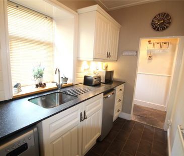 2 bedroom end of terrace house to rent - Photo 3