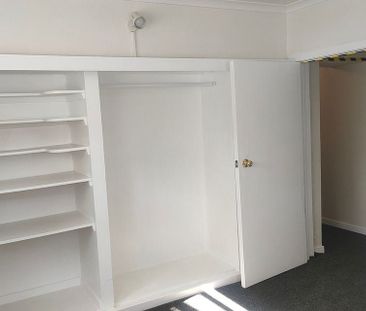 Sunny Central WGTN 2BR Apt - Photo 1