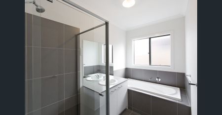 MODERN FOUR BEDROOM TWO LIVING AREA HOME LOCATED IN WINTER VALLEY - Photo 4