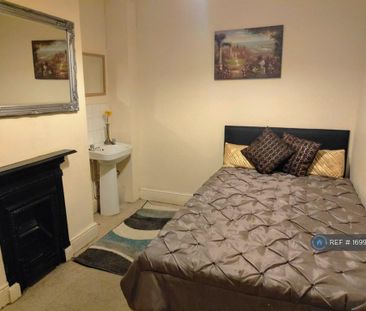 1 bedroom in a house share to rent - Photo 6