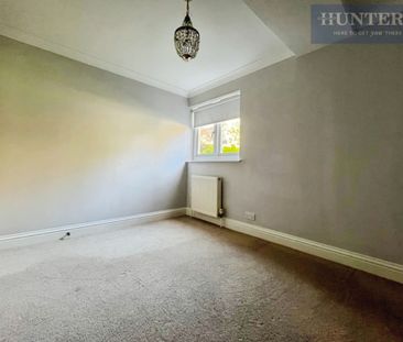 3 bedroom Flat To Let - Photo 1
