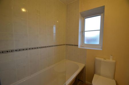 3 bedroom end of terrace house to rent - Photo 5