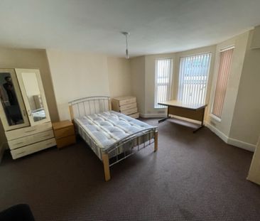 8 Bed Student Accommodation - Photo 1