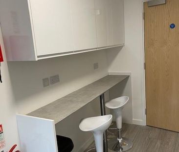 4 bedroom apartment to rent - Photo 4