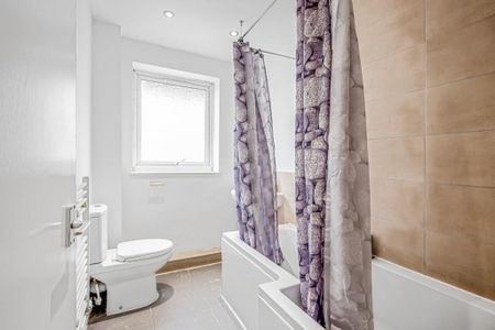 2 bedroom end of terrace house to rent - Photo 3