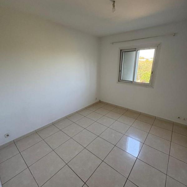 Location Maison 4 pièces 93m² ST PIERRE 97410 - Photo 1