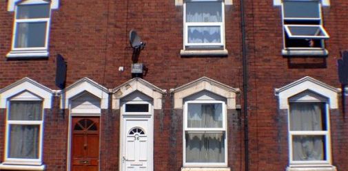 3 BEDROOM NEWLY REFURBISHED TERRACED HOUSE IN SHELTON, STOKE - Photo 2