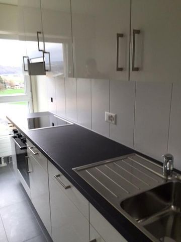 Appartement rénové avec balcon. Immeuble avec ascenseurs, proche de toutes commodités. - Foto 2