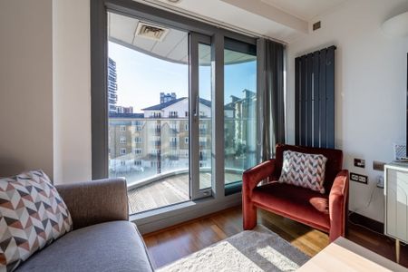 Flat 43 Orbis Wharf, Bridges Court Road, London SW11 3GW, UK, London - Photo 2