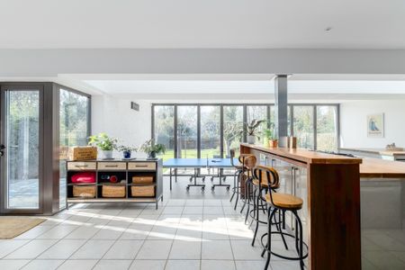 5 bedroom detached house to rent - Photo 2