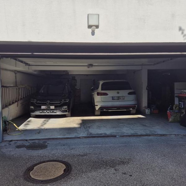 Großzügiger Bungalow mit Gebirgsblick und Außenpool im Herzen von Leonding! 250 m² WNFL, Grund 2.156 m², Doppelgarage! - Photo 1