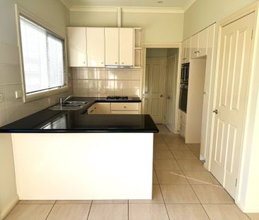 2/1 June Crescent, Templestowe - Photo 1