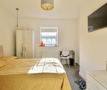 2 bedroom Student Flat to rent in Ridley Place, Newcastle Upon Tyne - Photo 2