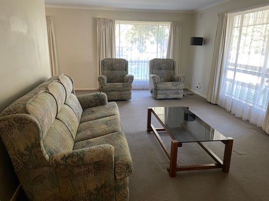 Cranbourne East - Photo 1