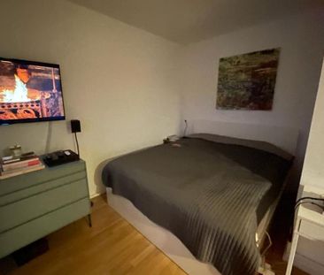 Helle 1-Zi-Wohnung: Großer Balkon, toller Schnitt, top Ausblick! - Foto 1