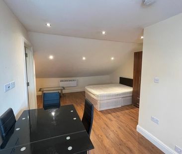 Studio Flat, The Mall, W5 - Photo 1