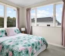 Large 6 Bedroom Family Home - Photo 4