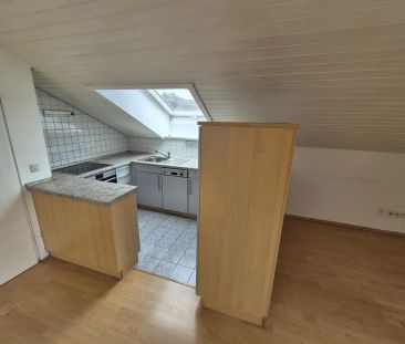 Gepflegte 2-Zimmer-Dachgeschosswohnung mit Balkon und Blick ins Grü... - Photo 1