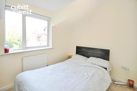 4 bedroom terraced house to rent - Photo 5