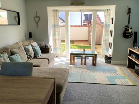3 bedroom semi-detached house to rent - Photo 3