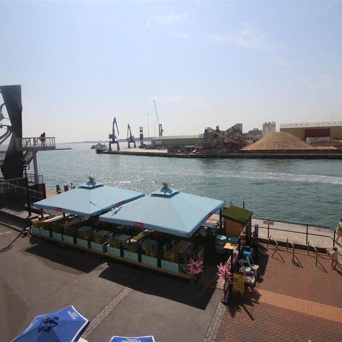 3 bedroom flat to rent - Photo 1