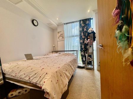 4 bedroom flat to rent - Photo 3
