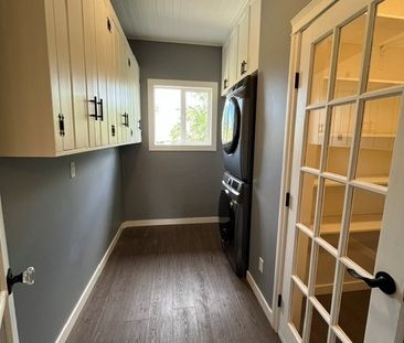 Beautiful Executive 4-Bedroom Character Home in University District - Photo 4