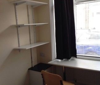 **Fantastic four bed house 1 minute from uni *** - Photo 6
