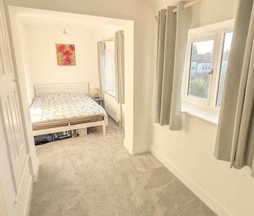 Knaphill, Woking, Surrey, GU21 - Photo 6