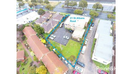 Walking distance to St. Albans Train Station |FREE Water - Photo 2