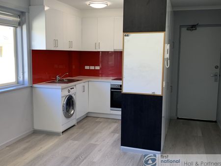 One bedroom renovated apartment in South Yarra - Photo 4