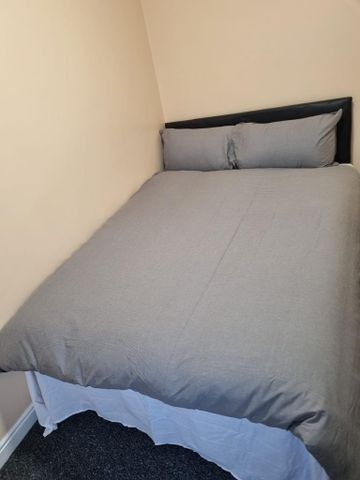 1 bedroom in a house share to rent - Photo 5