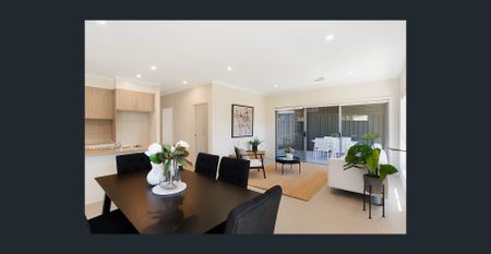 BEAUTIFULLY PRESENTED 3 BEDROOM HOME IN GREAT LOCATION - Photo 2