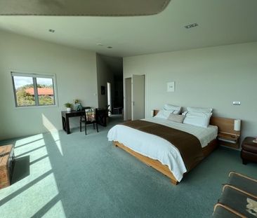 CALLING ALL TENANTS WANTING A FABULOUS HOME IN A FABULOUS LOCATION ... - Photo 1