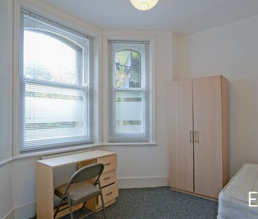 3 bedroom flat to rent - Photo 4